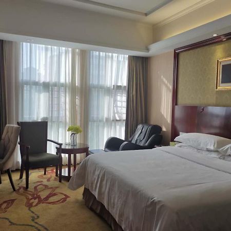 Vienna Hotel Chaozhou Plaza Екстериор снимка