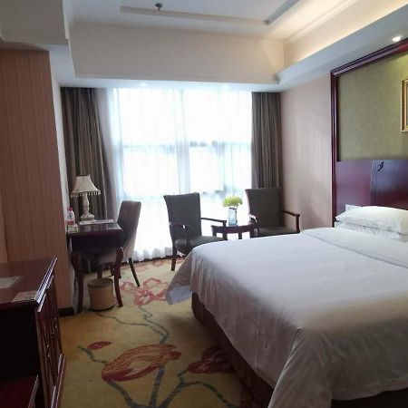 Vienna Hotel Chaozhou Plaza Екстериор снимка