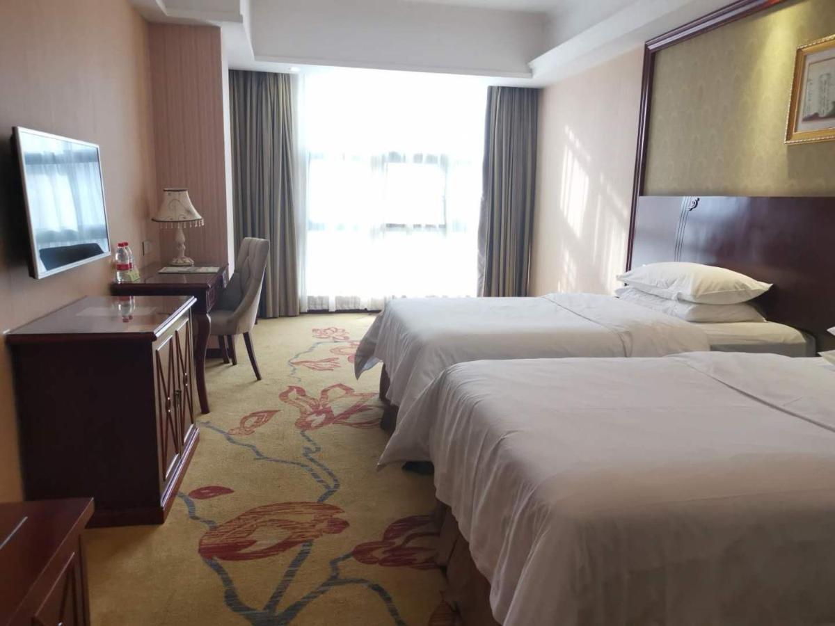 Vienna Hotel Chaozhou Plaza Екстериор снимка